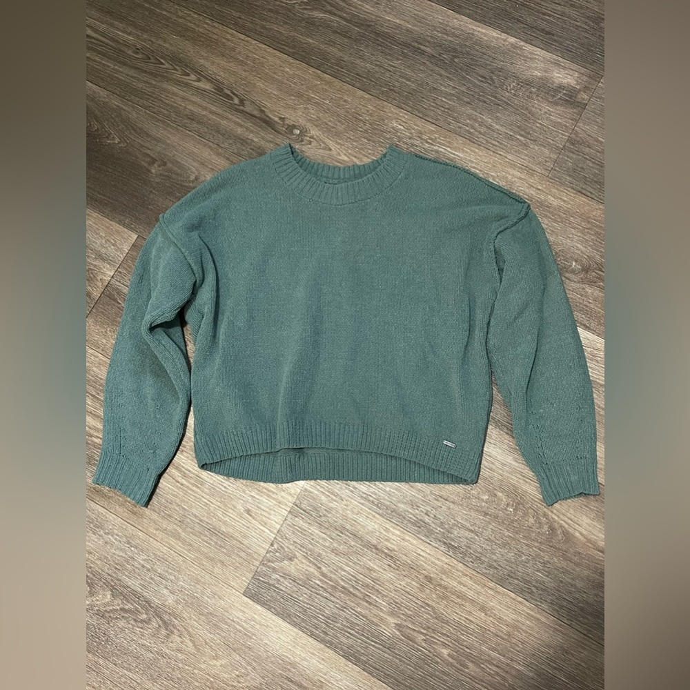 Super cute Hollister knit sweater